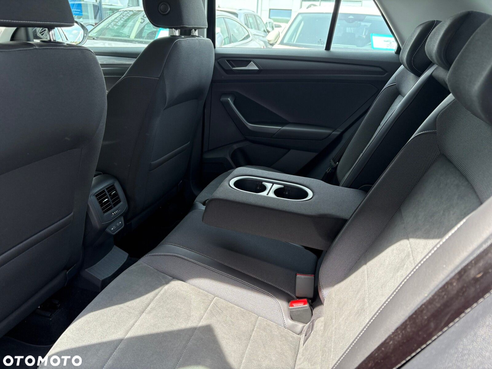 Volkswagen T-Roc - 14