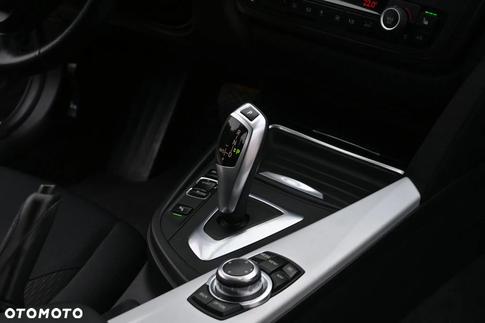BMW Seria 3 320d DPF Edition Sport - 27