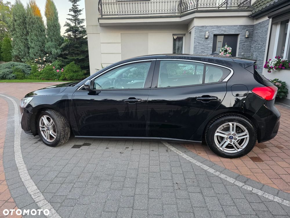 Ford Focus 1.0 EcoBoost Hybrid ACTIVE - 2
