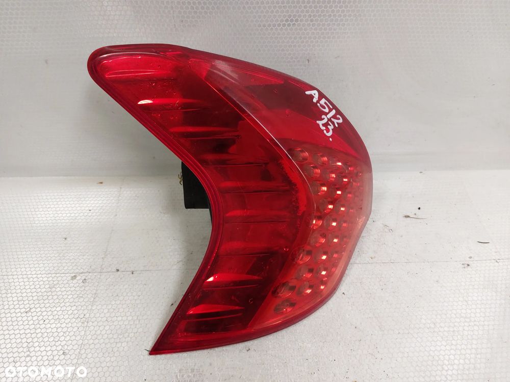 .  LAMPA TYL TYLNA LEWA PEUGEOT 3008 - 2