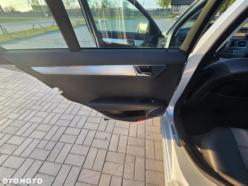 Mercedes-Benz Klasa C 220 CDI 7G-TRONIC Avantgarde Edition - 20