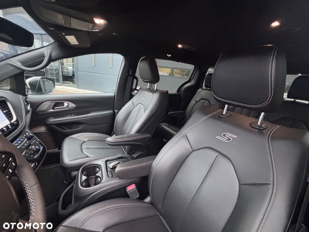 Chrysler Pacifica - 18