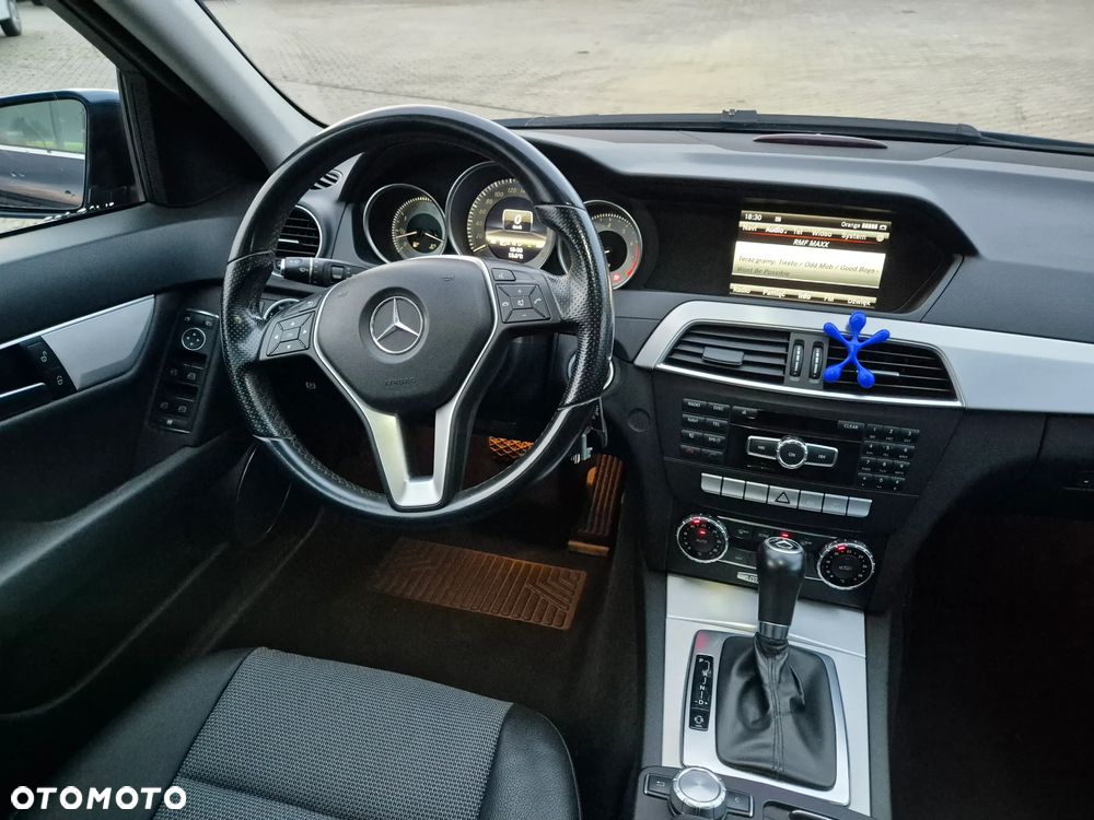 Mercedes-Benz Klasa C 200 T CGI Automatik BlueEFFICIENCY Avantgarde - 21