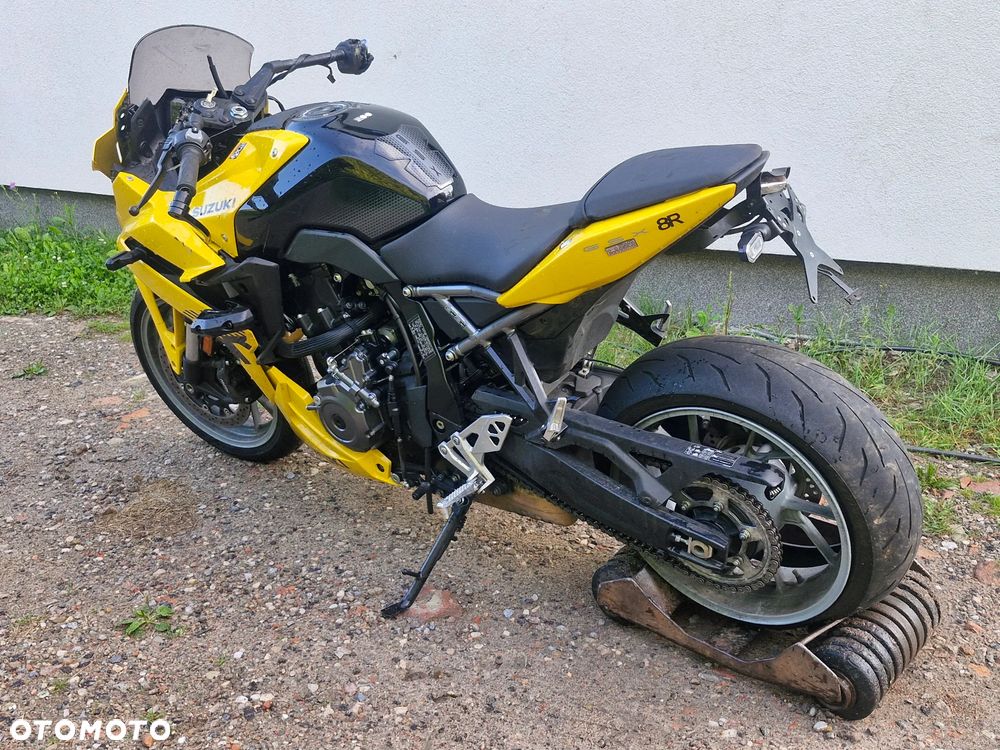 Suzuki GSX - 2