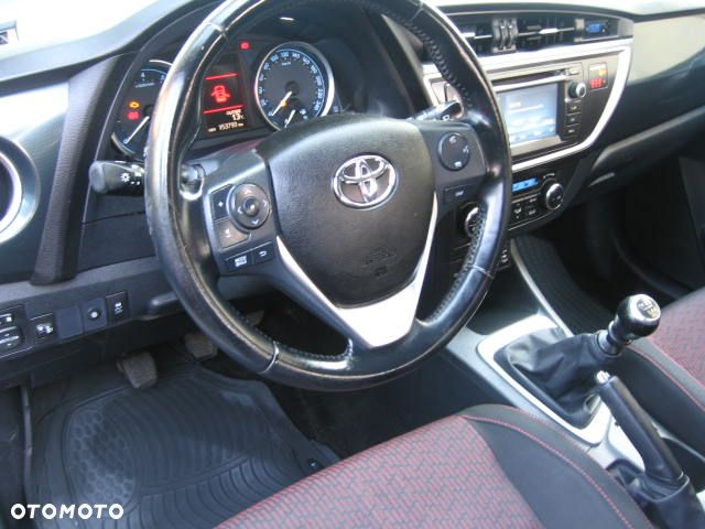 Toyota Auris 1.6 Premium - 18