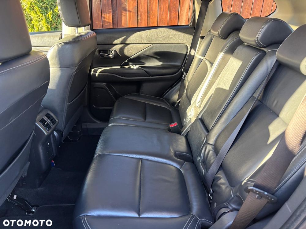 Mitsubishi Outlander 2.0 Intense + Navi 4WD CVT - 25