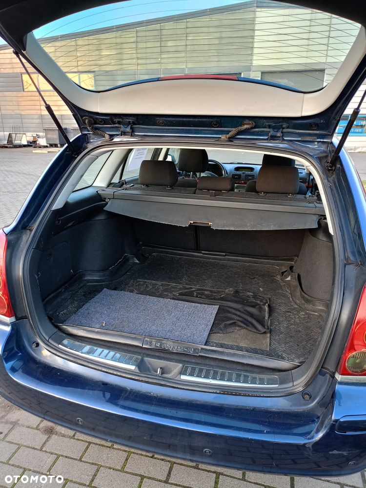 Toyota Avensis 2.0 VVT-i Team - 2