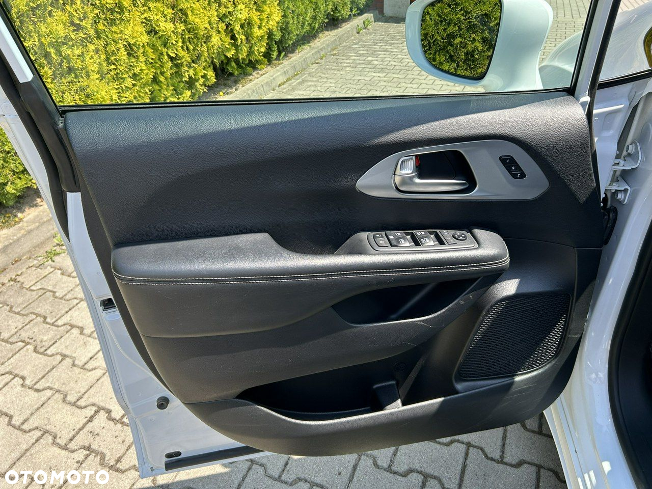 Chrysler Pacifica - 28