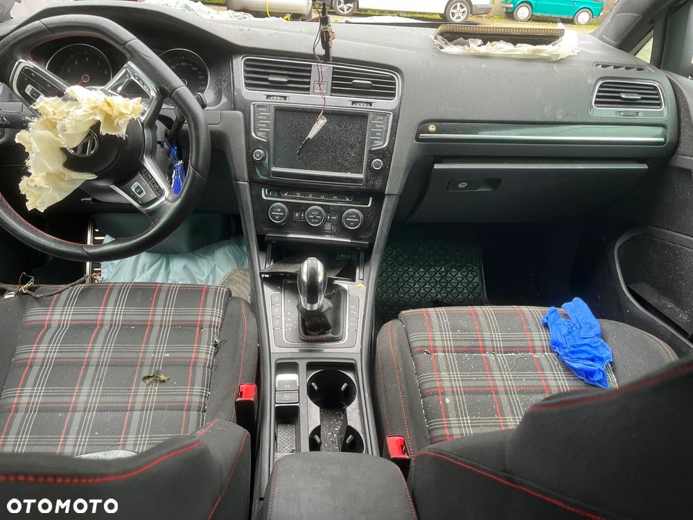 Volkswagen Golf GTI BlueMotion Technology DSG - 21