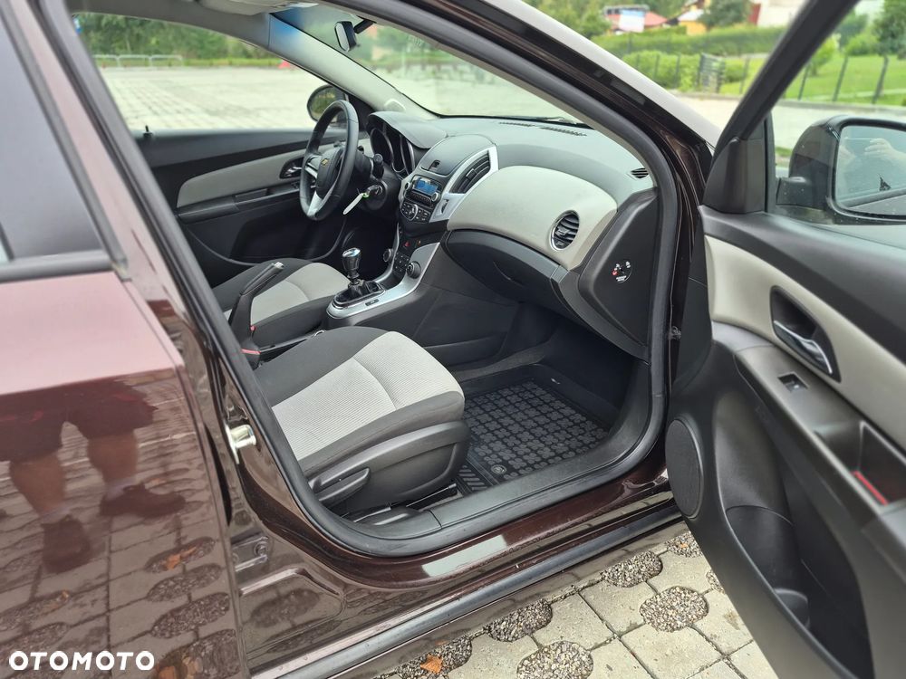 Chevrolet Cruze 1.6 LS - 12