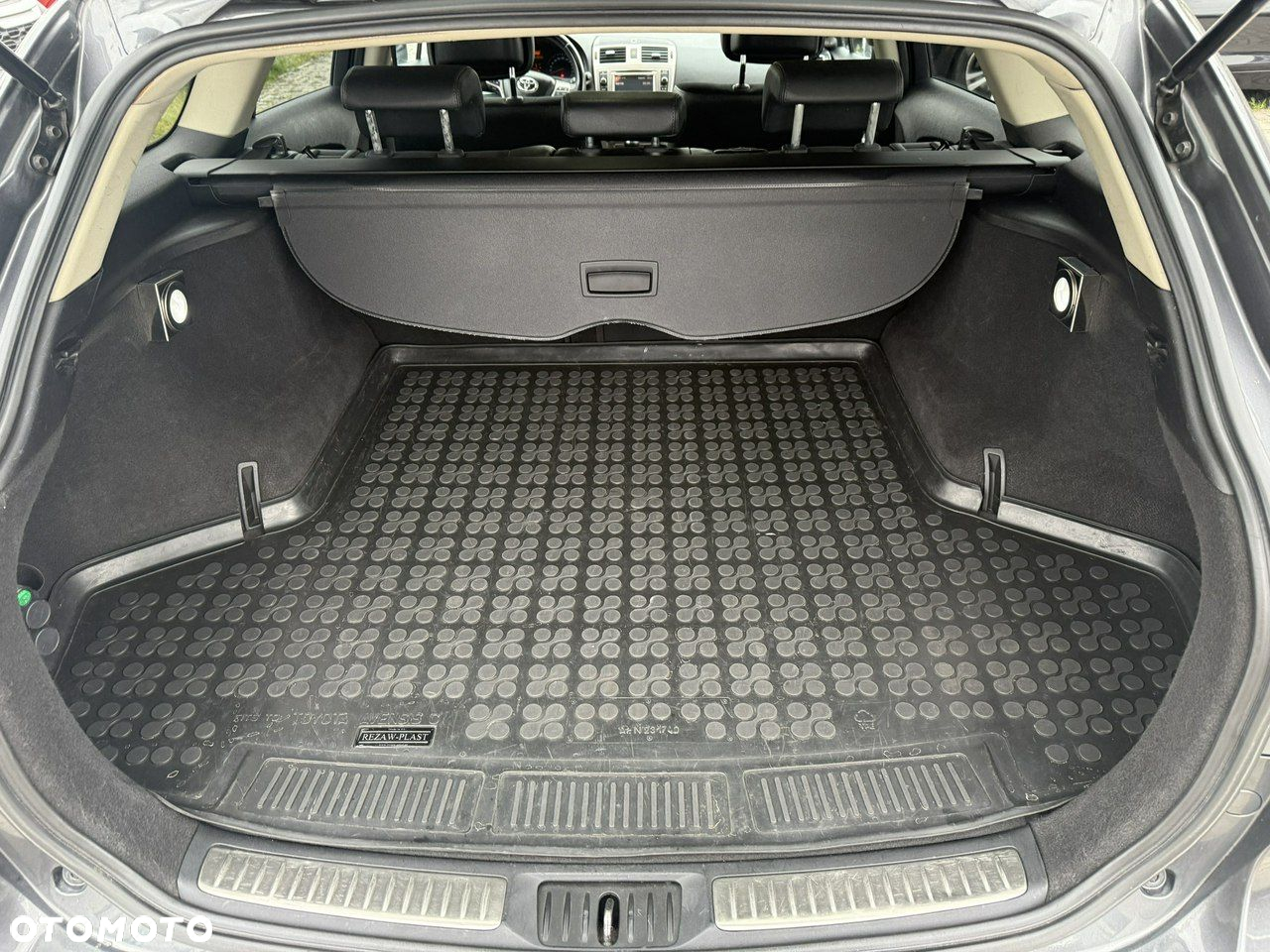 Toyota Avensis 2.0 D-4D Premium - 19