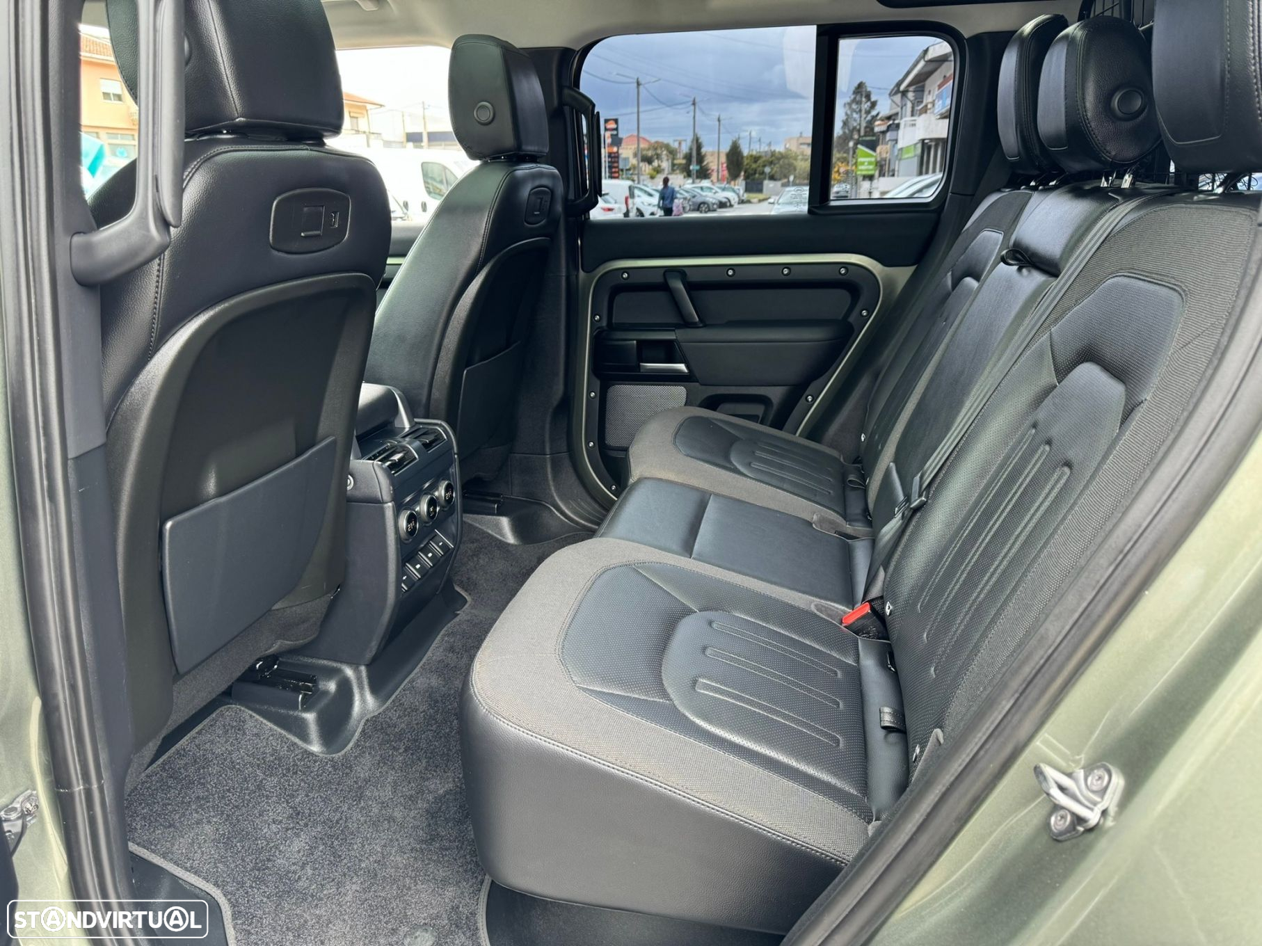 Land Rover Defender 2.0 D 110 AWD S - 11