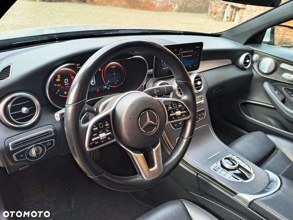 Mercedes-Benz Klasa C 300 4Matic 9G-TRONIC AMG Line - 6