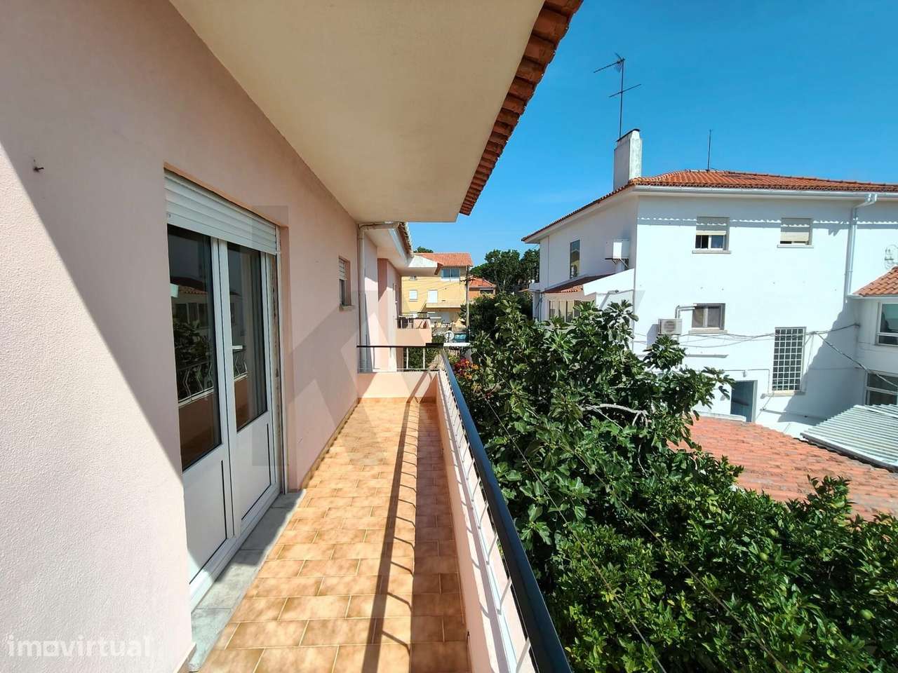 Apartamento T3 na Rua Bento Carqueja no Estoril - Grande imagem: 2/17