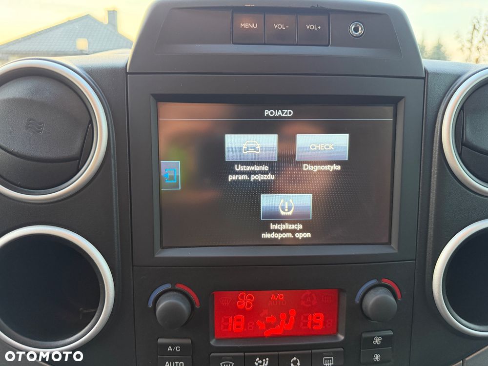 Peugeot Partner 1.6 BlueHDi Outdoor S&S - 26