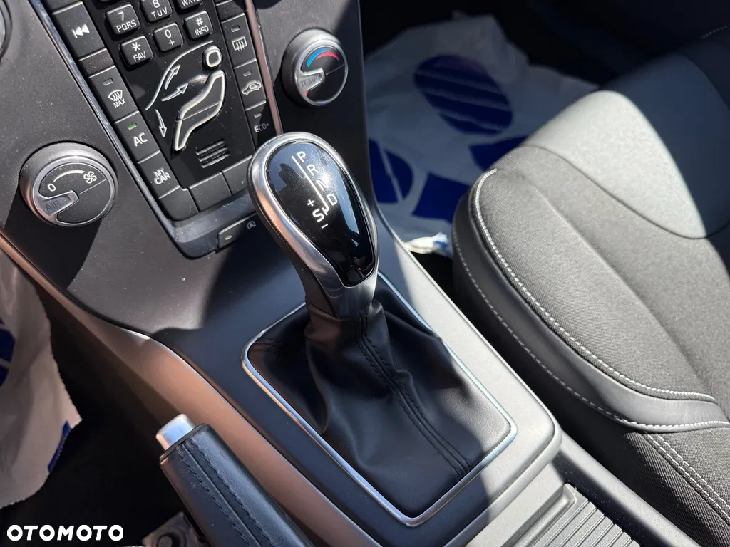 Volvo V40 D2 Geartronic Momentum - 25