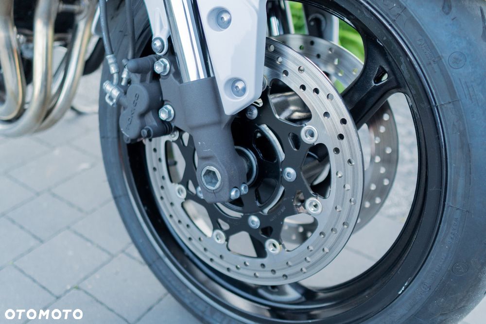 Suzuki GSR - 10