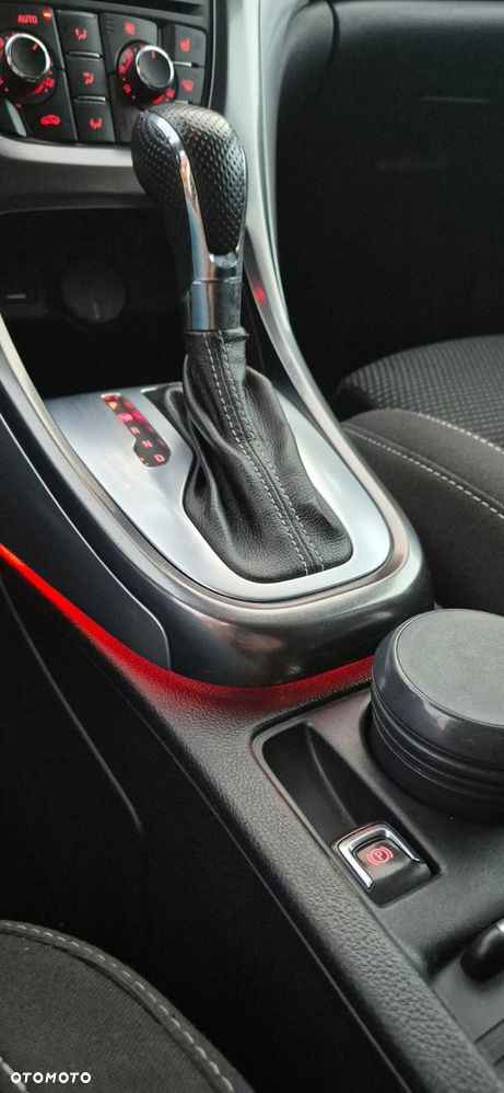 Opel Astra 2.0 CDTI DPF Automatik Cosmo - 17