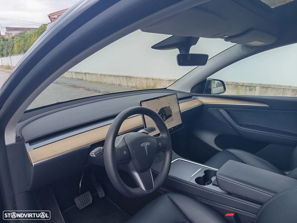 Tesla Model Y Long Range Dual Motor AWD - 13