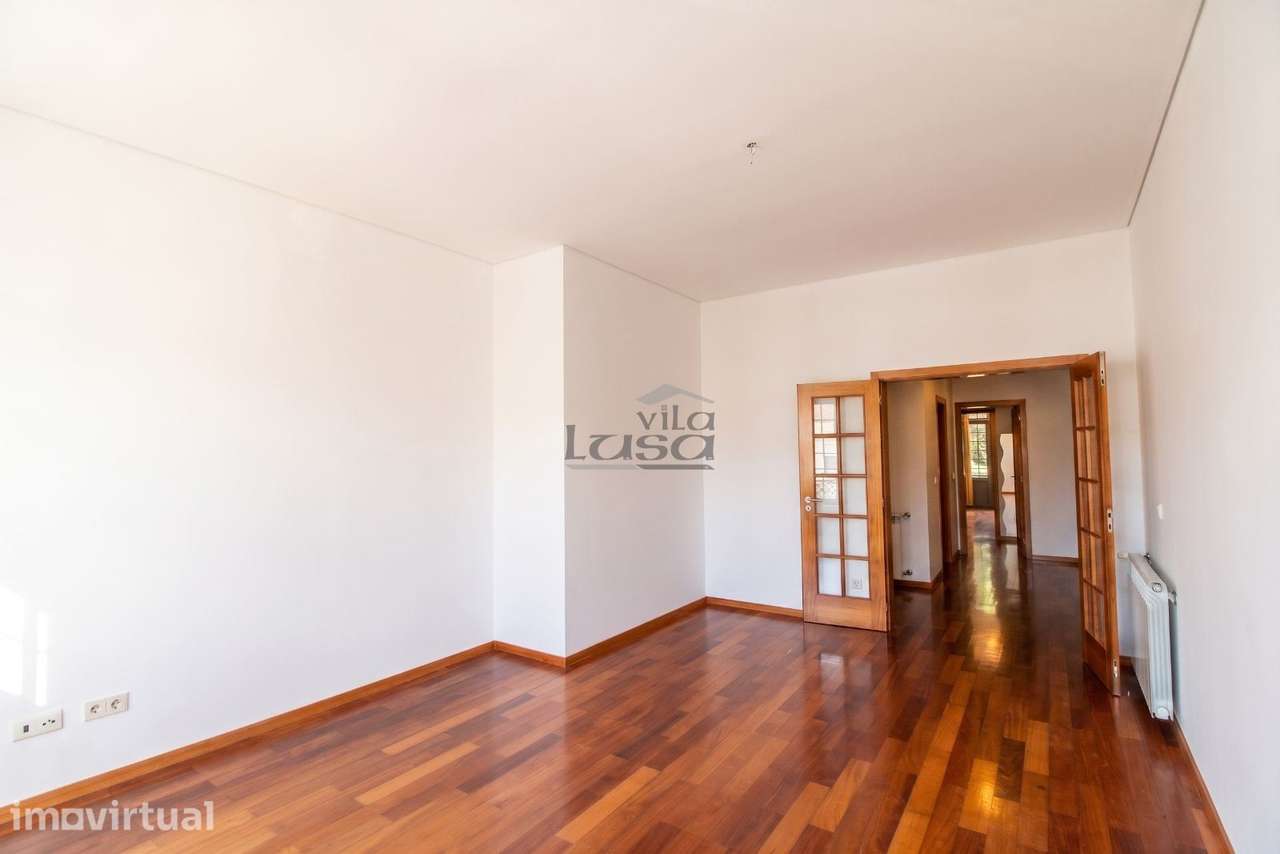T2 arrendamento Granja, inserido num condomínio privado com garagem - Grande imagem: 2/13