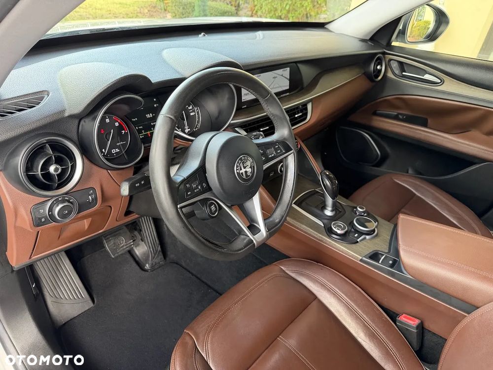 Alfa Romeo Stelvio 2.0 Turbo 16V AT8-Q4 Lusso Ti - 17