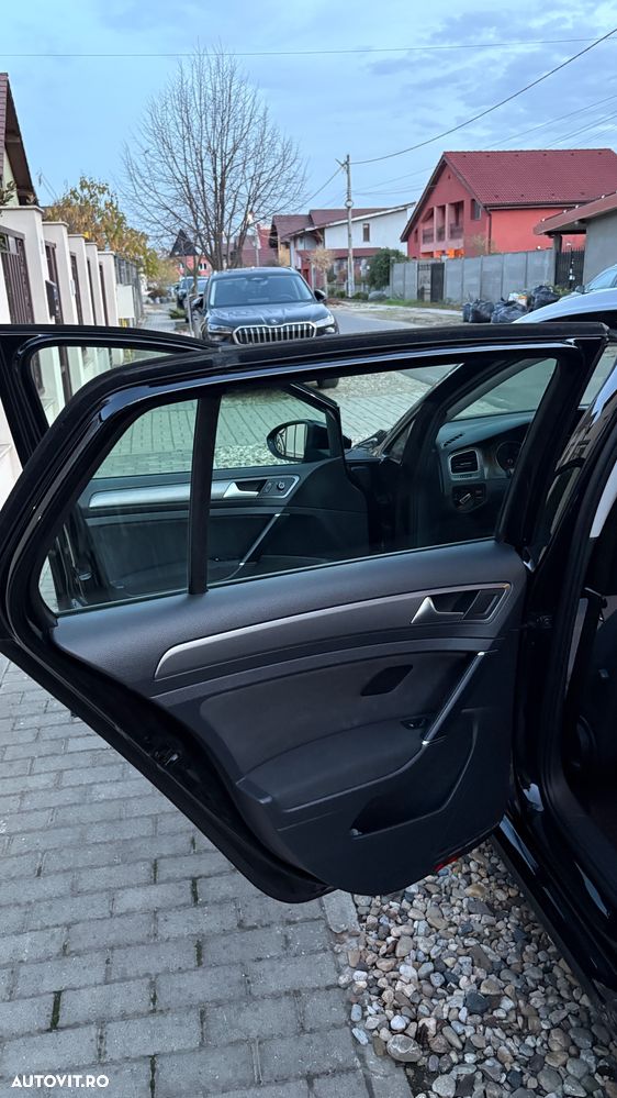 Volkswagen Golf - 12