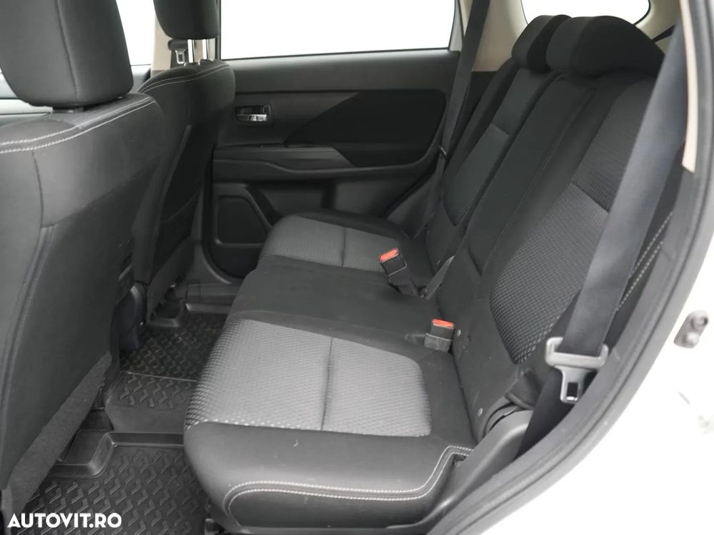 Mitsubishi Outlander 2.2 DI-D 4WD Instyle - 22