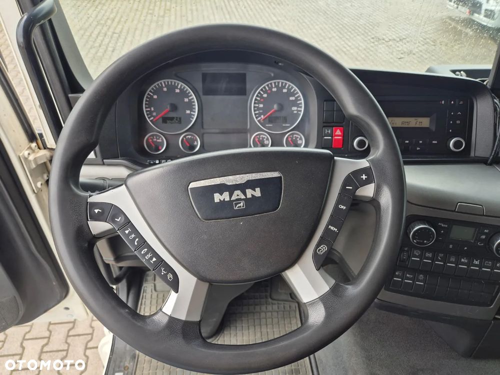 MAN TGS 18.360 / CYSTERNA / PALIWA + OLEJE / ADR / EURO 5 / 11M3 / 3 KOMORY / KABINA SYPIALNIANA / 1WŁ - 37