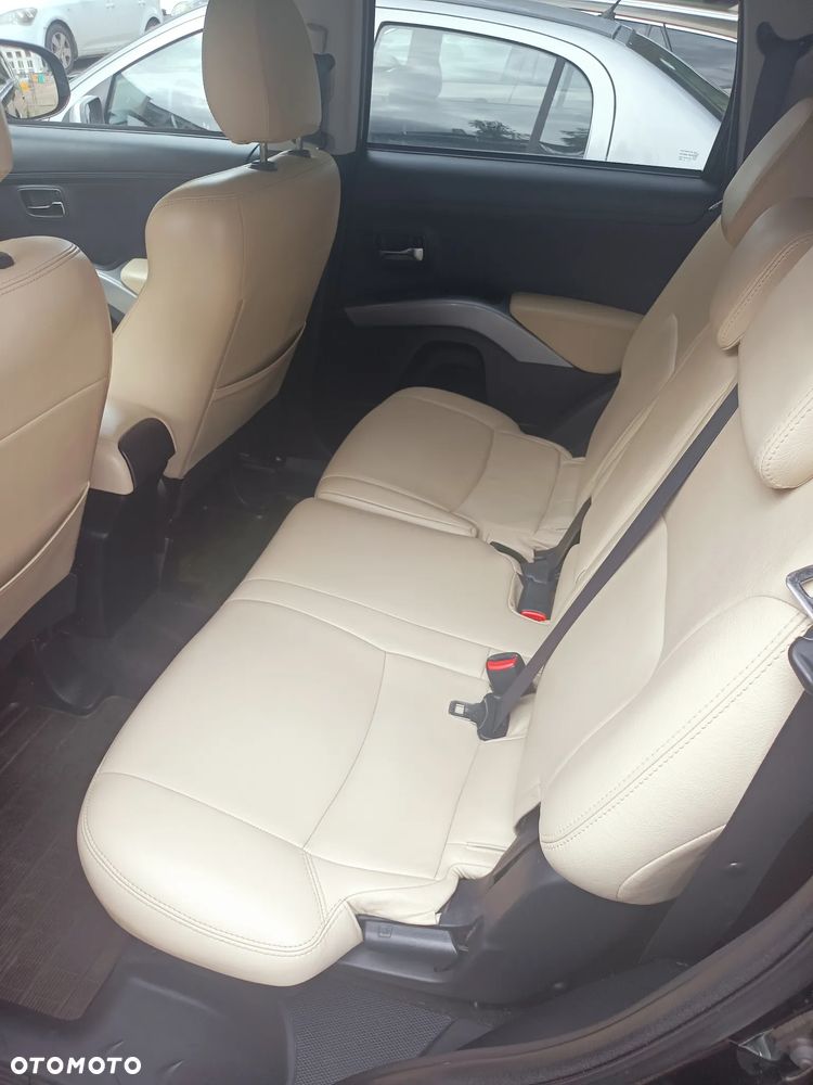 Mitsubishi Outlander 2.0 Intense + NAVI 2WD EU5 CVT - 11