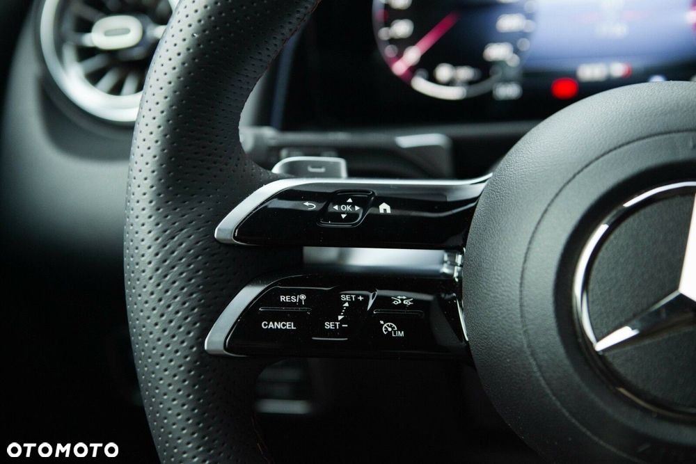 Mercedes-Benz GLB - 23