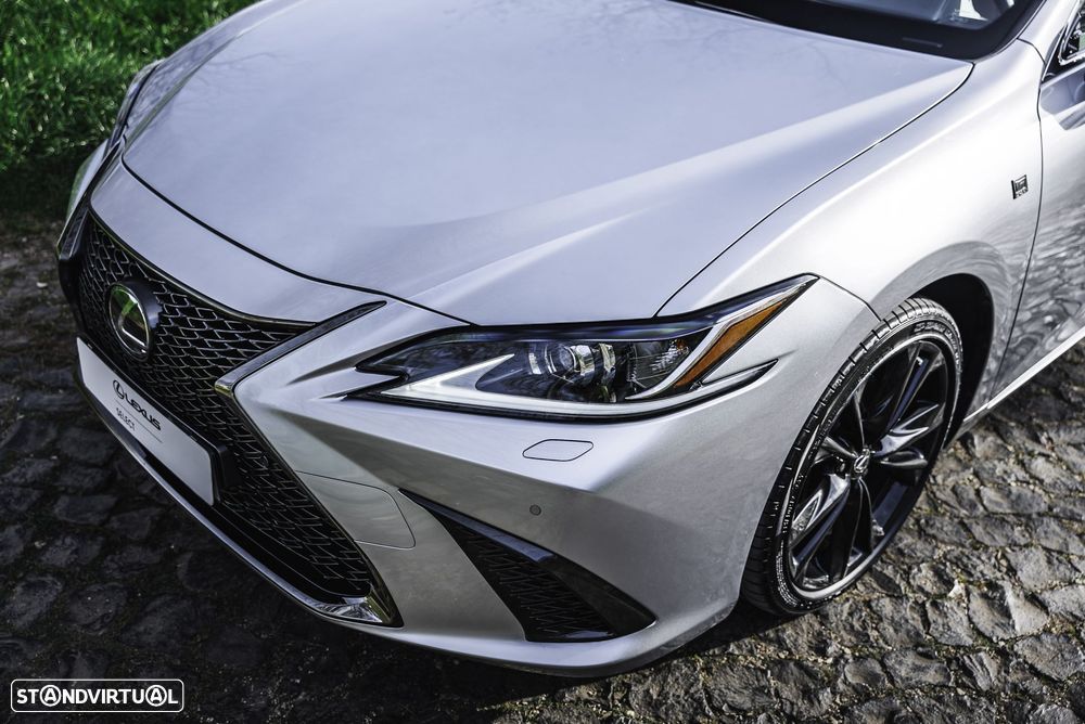 Lexus ES 300h Sport - 1