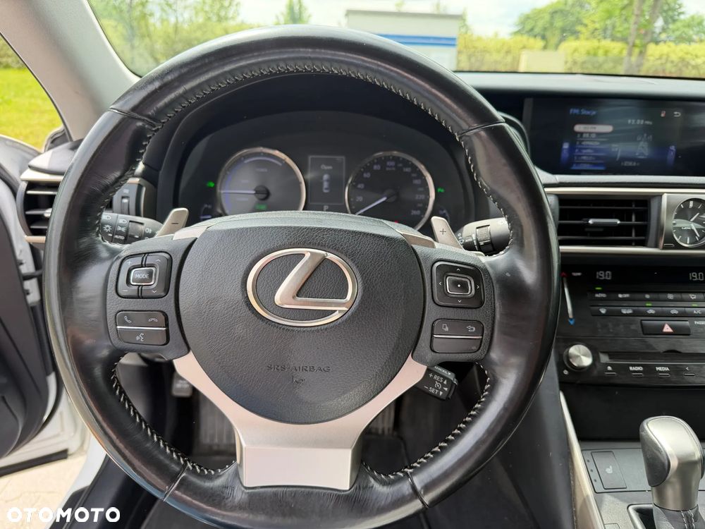 Lexus IS 300h Business Edition - 17