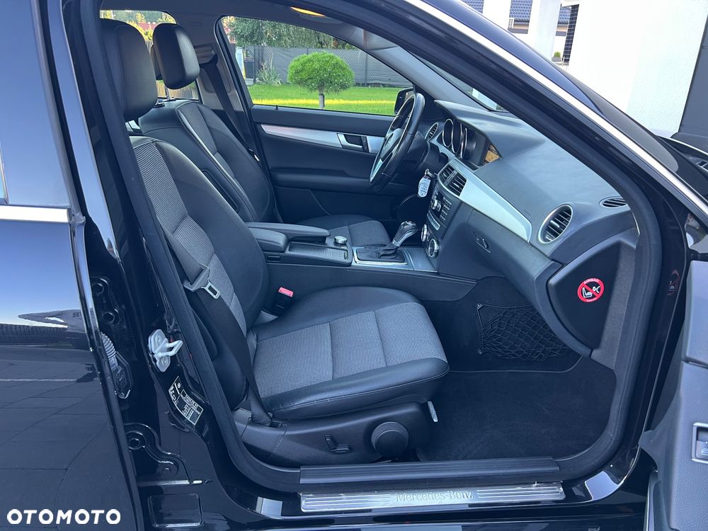 Mercedes-Benz Klasa C 180 CGI Automatik BlueEFFICIENCY Avantgarde - 15