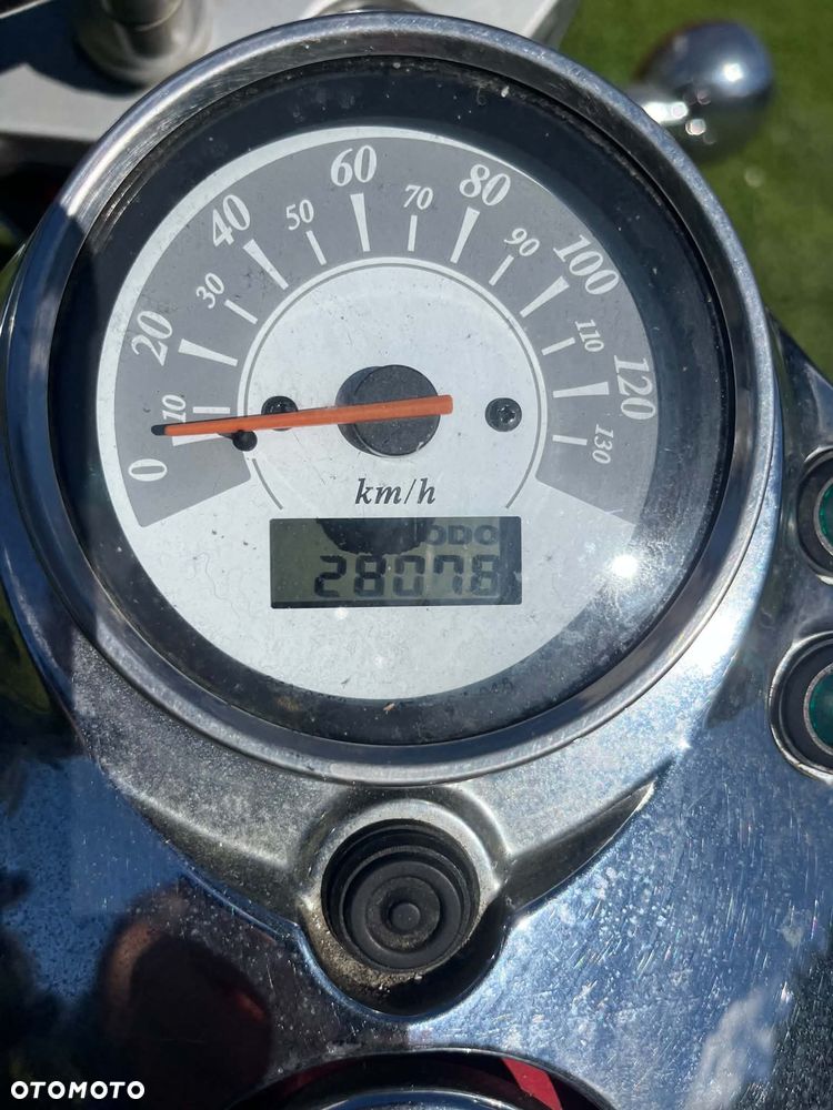 Suzuki Intruder - 8