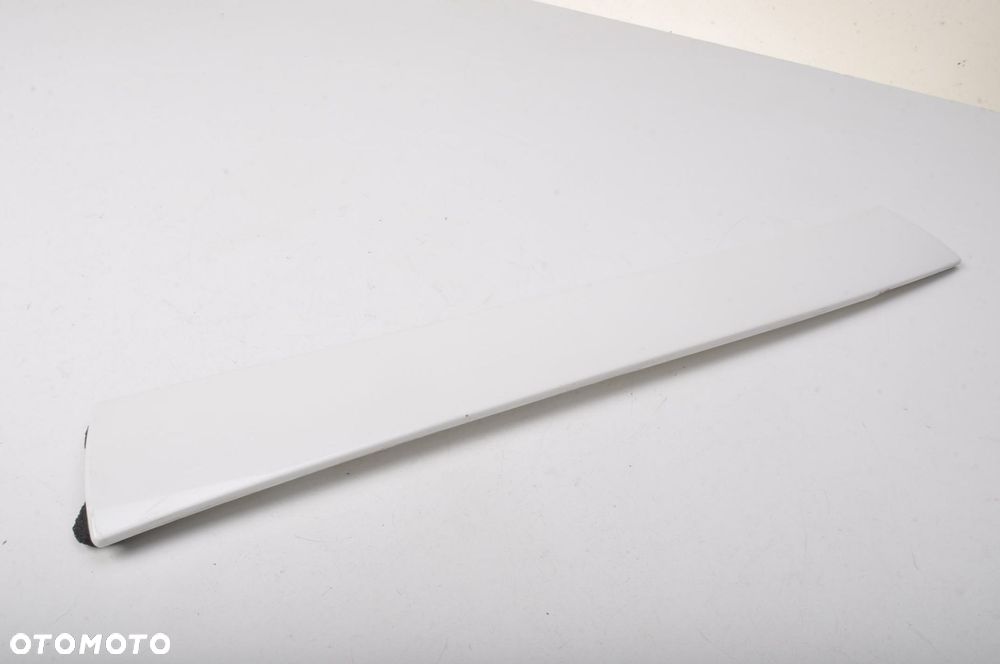 MP4 SPIDER LISTWA SZYBY PRZEDNIEJ CZOŁOWEJ PRAWA