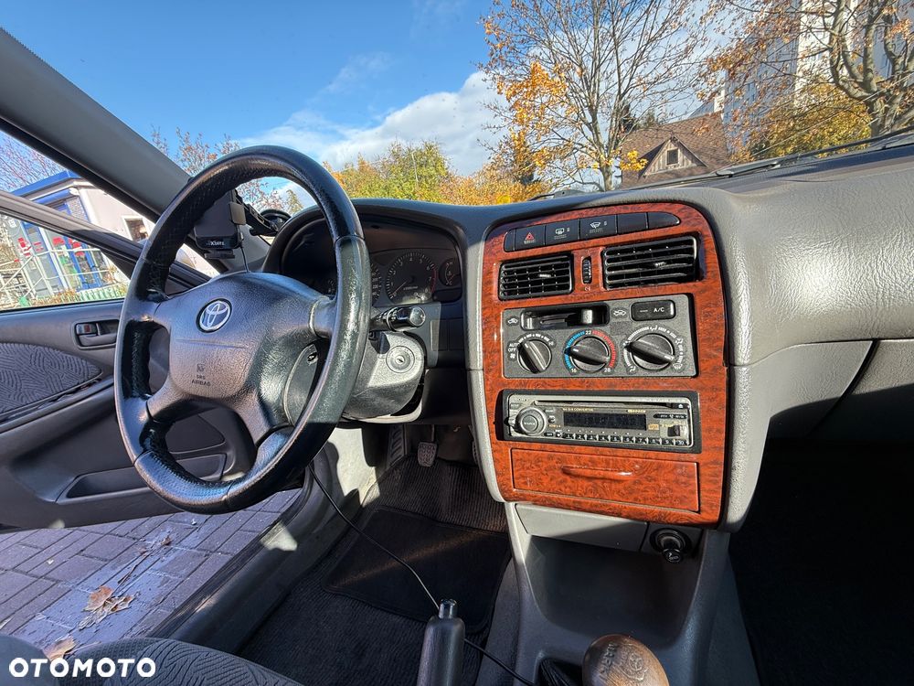 Toyota Avensis 2.0 Sol - 24