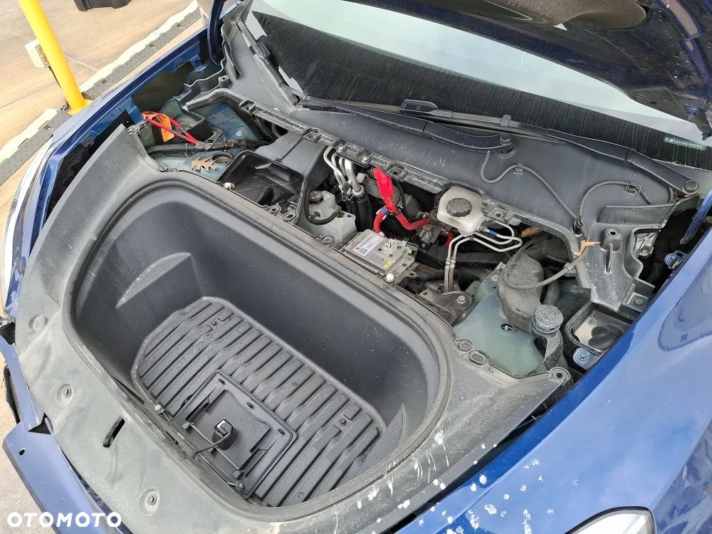 Tesla Y Long Range AWD - 10