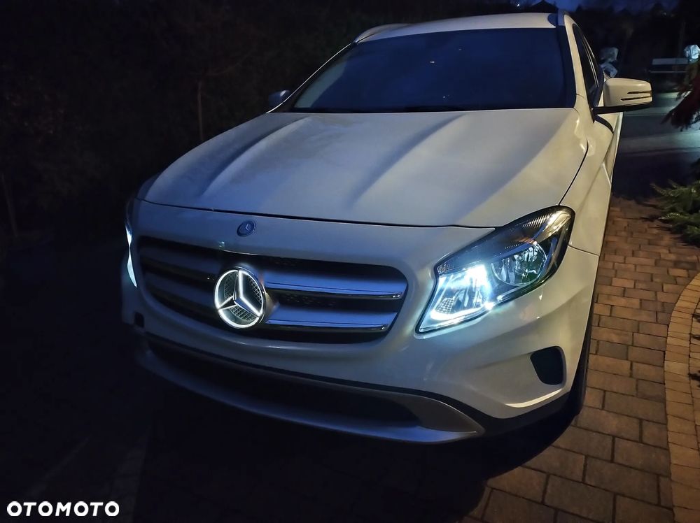 Mercedes-Benz GLA 250 4Matic 7G-DCT - 9