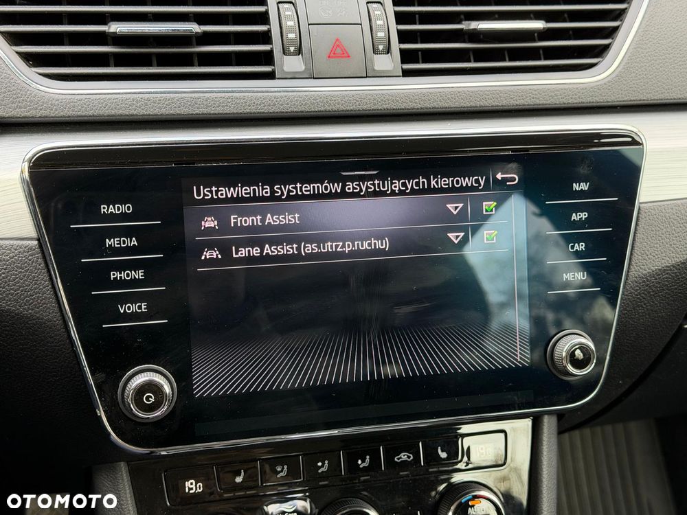 Skoda Superb 2.0 TDI SCR Ambition DSG - 28
