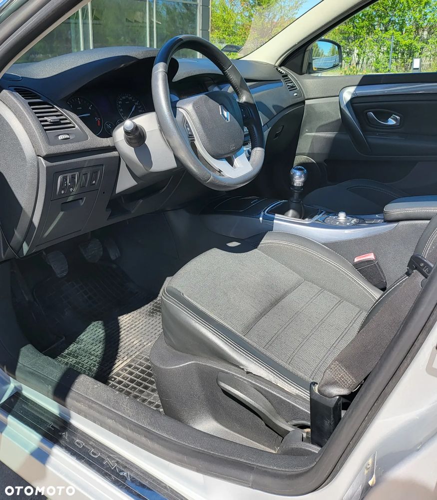 Renault Laguna 2.0 dCi FAP Initiale - 13
