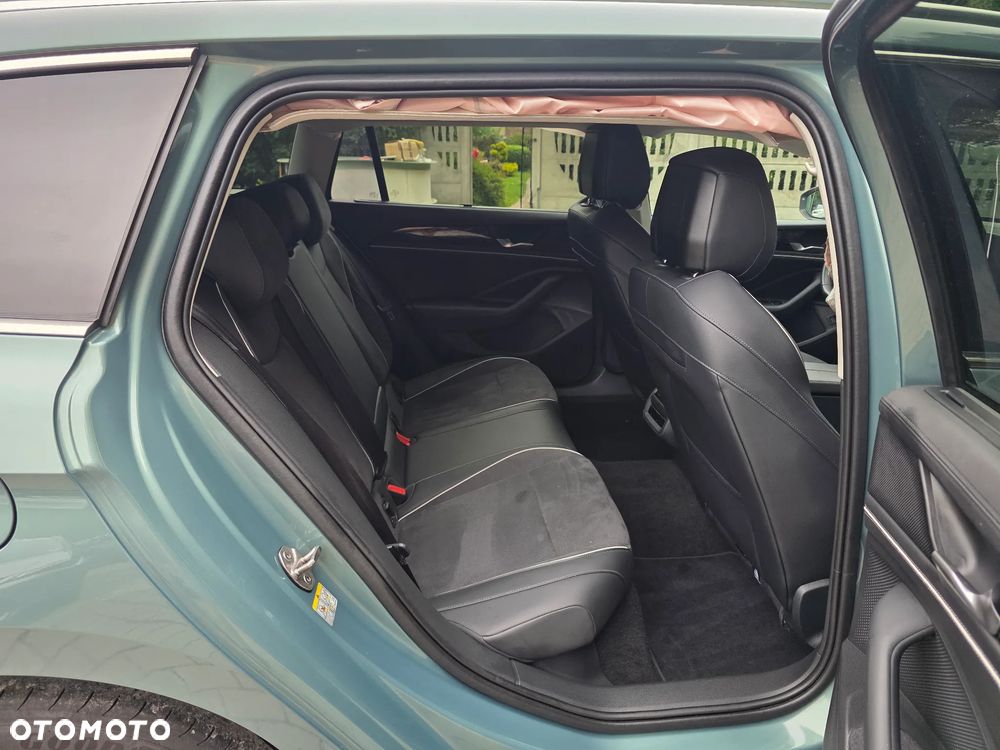Volkswagen Passat - 16