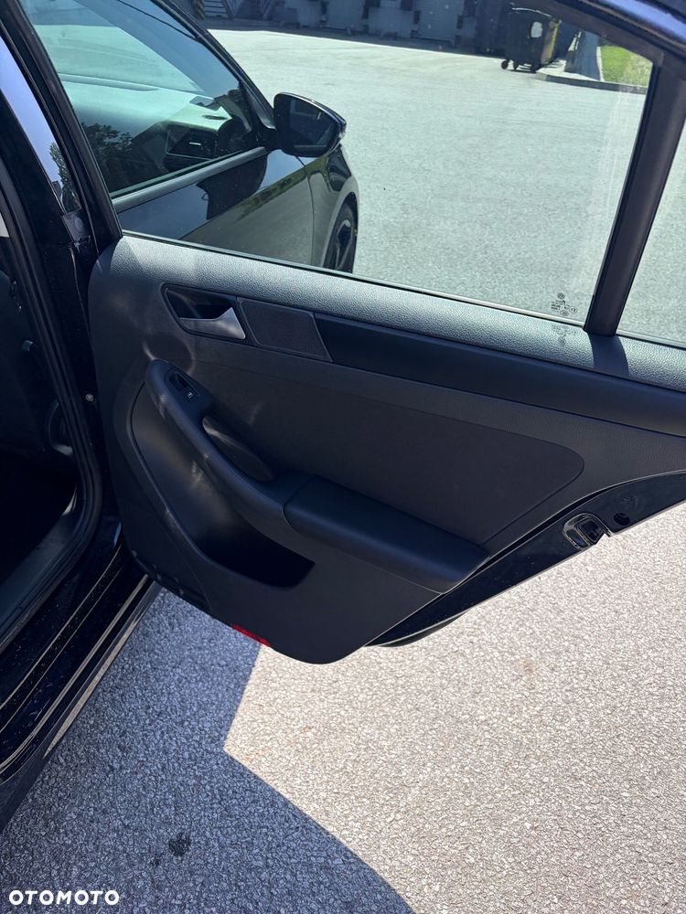Volkswagen Jetta 1.4 TSI BMT Trendline - 15