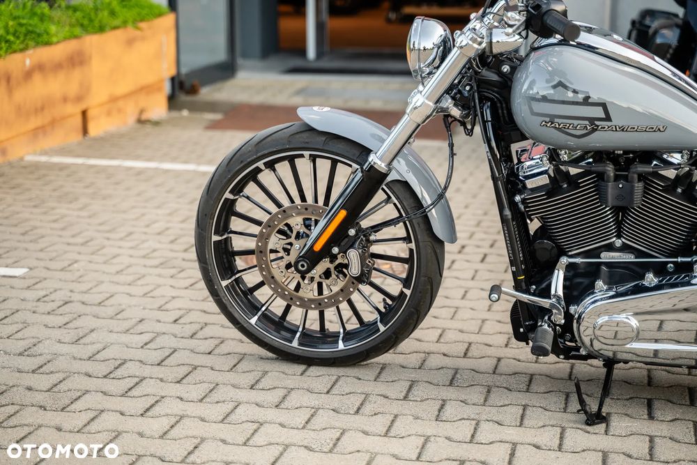 Harley-Davidson Softail Breakout - 8