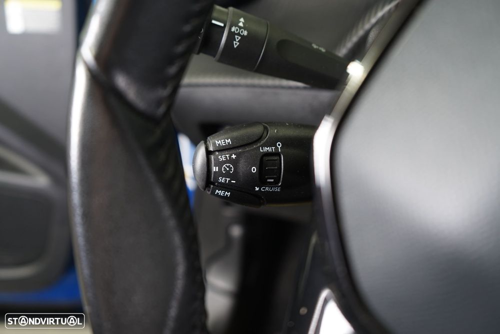 Peugeot e-2008 50 kWh Allure - 27