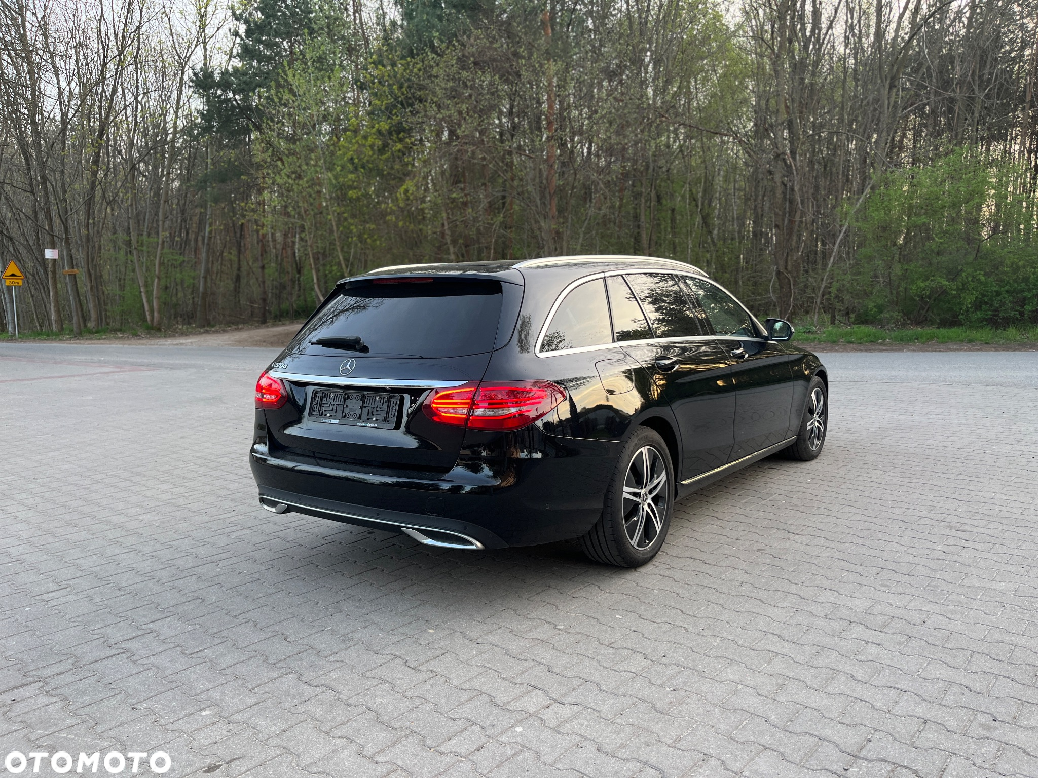 Mercedes-Benz Klasa C 220 d 4Matic T 9G-TRONIC Avantgarde - 4
