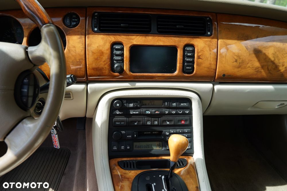 Jaguar XK8 - 20