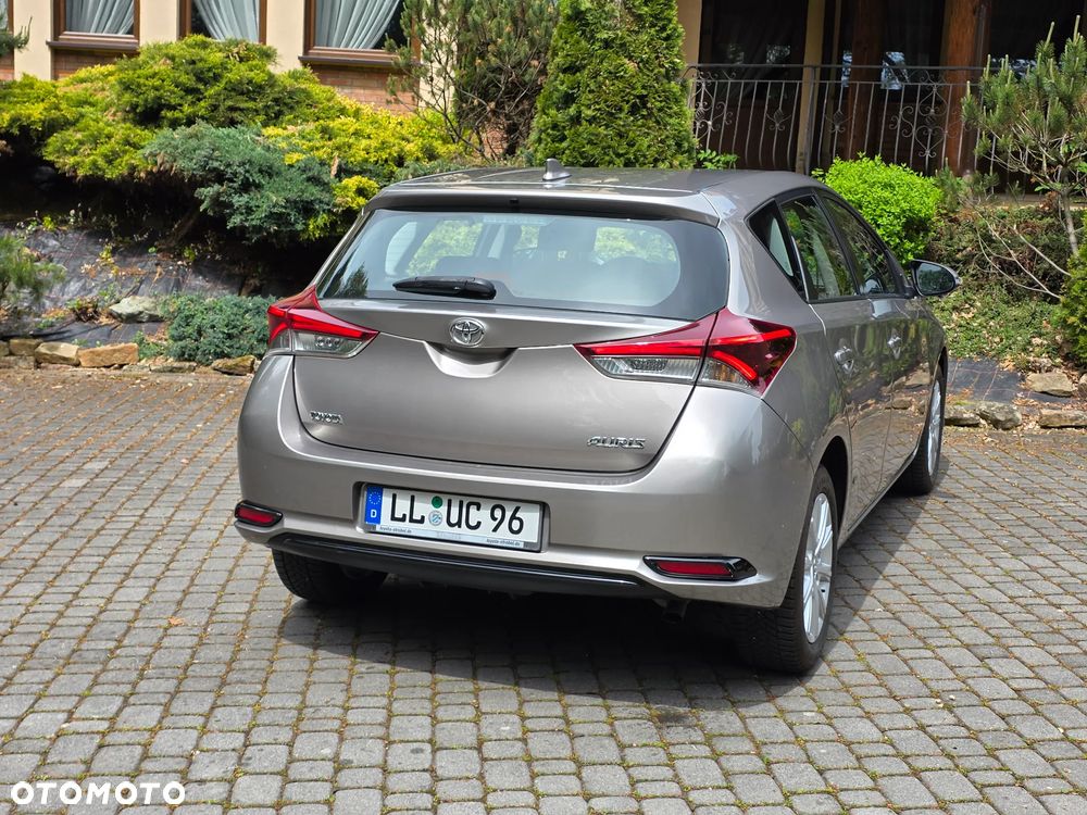 Toyota Auris 1.33 Dual-VVT-i - 12