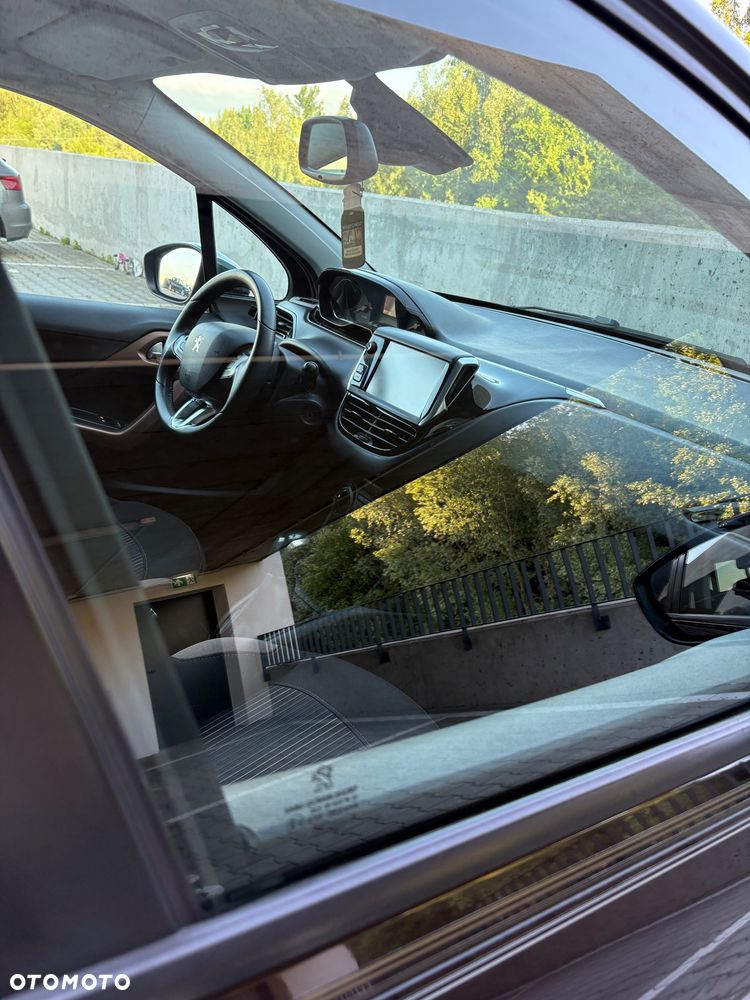 Peugeot 208 1.2 PureTech Style - 19