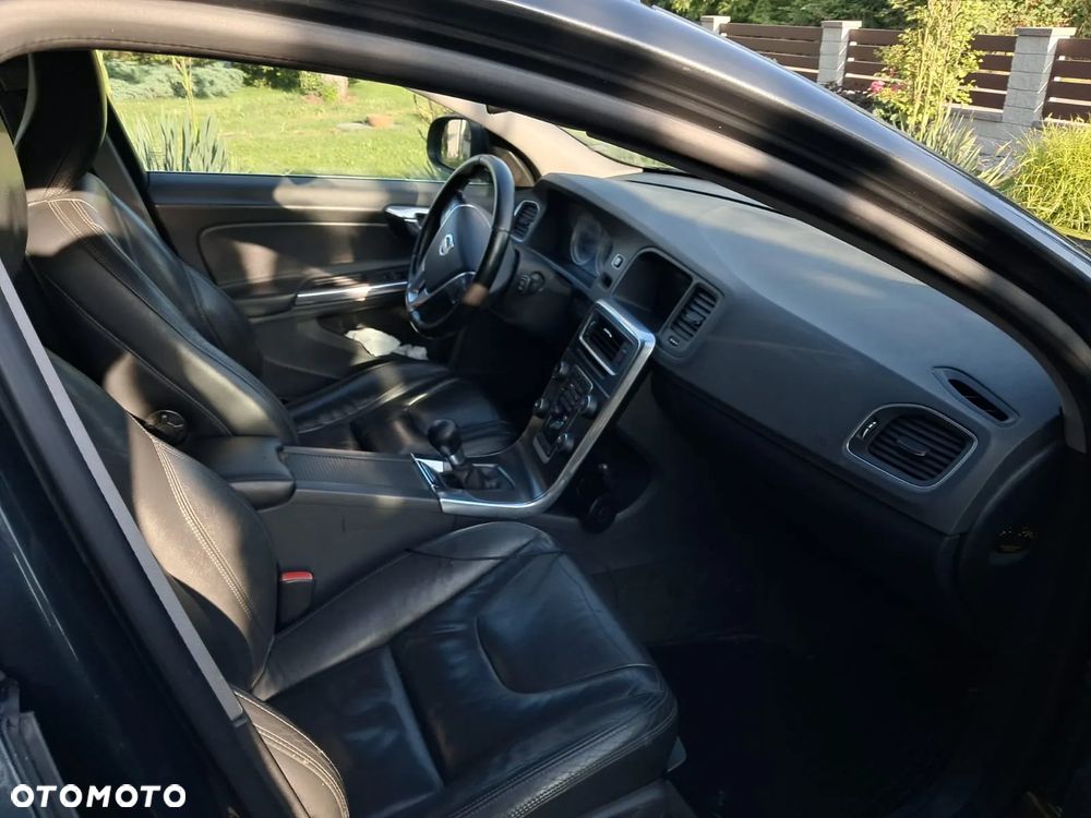 Volvo V60 D3 Momentum - 4