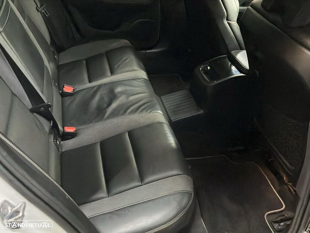 Volvo V60 2.0 T8 AWD TE R-Design - 18